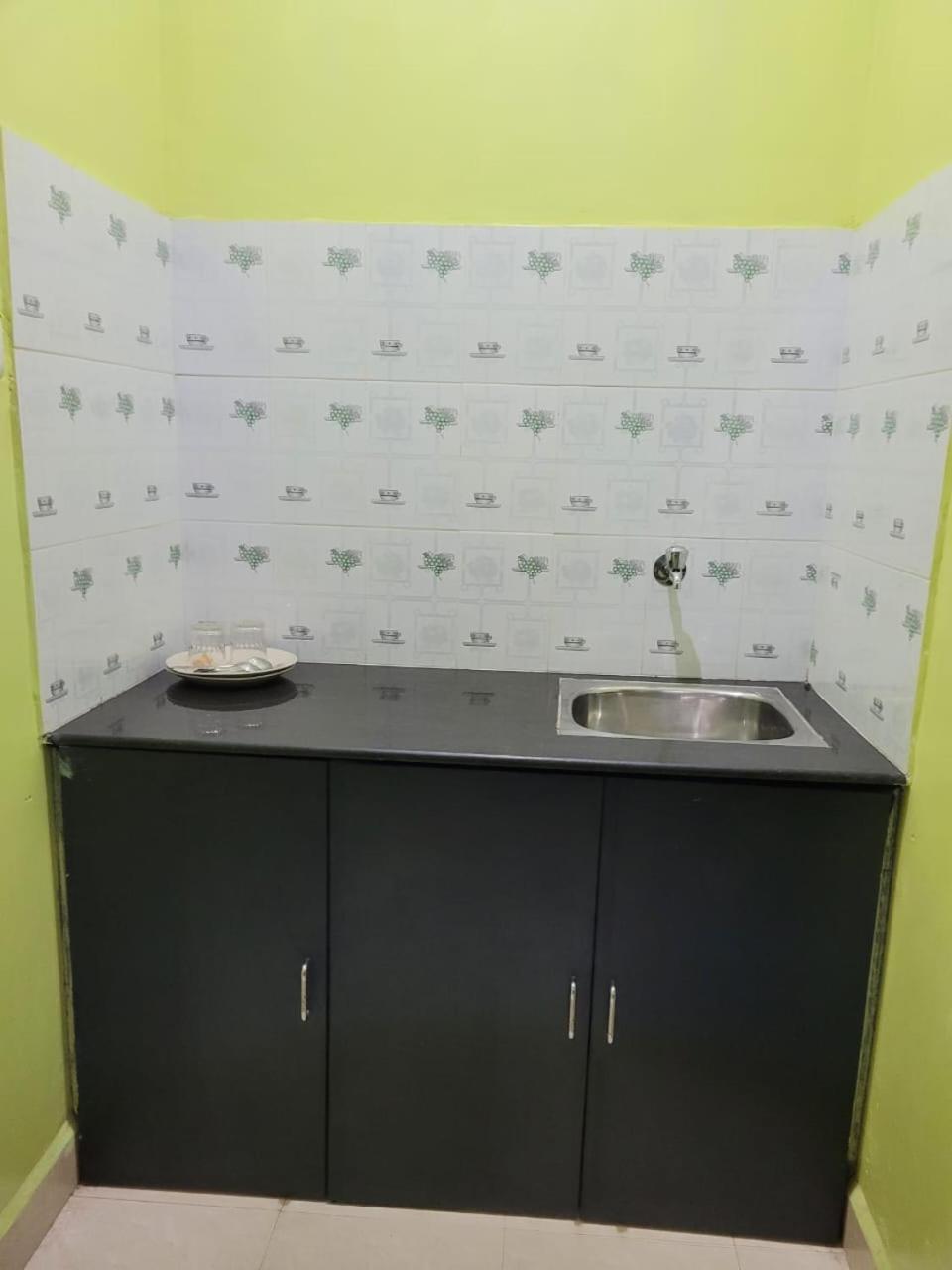 Sunshine Park Homes GOA Room photo